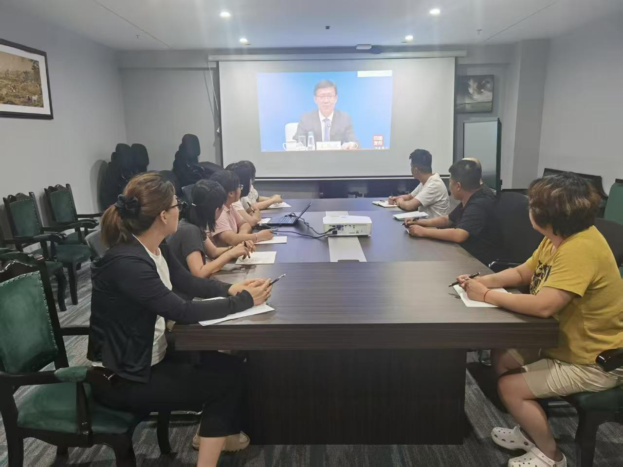 银地联合组织集中收看 “介绍完善自然资源资产管理制度体系有关情况”新闻发布会(图1) 银地联合组织集中收看 “介绍完善自然资源资产管理制度体系有关情况”新闻发布会(图1)