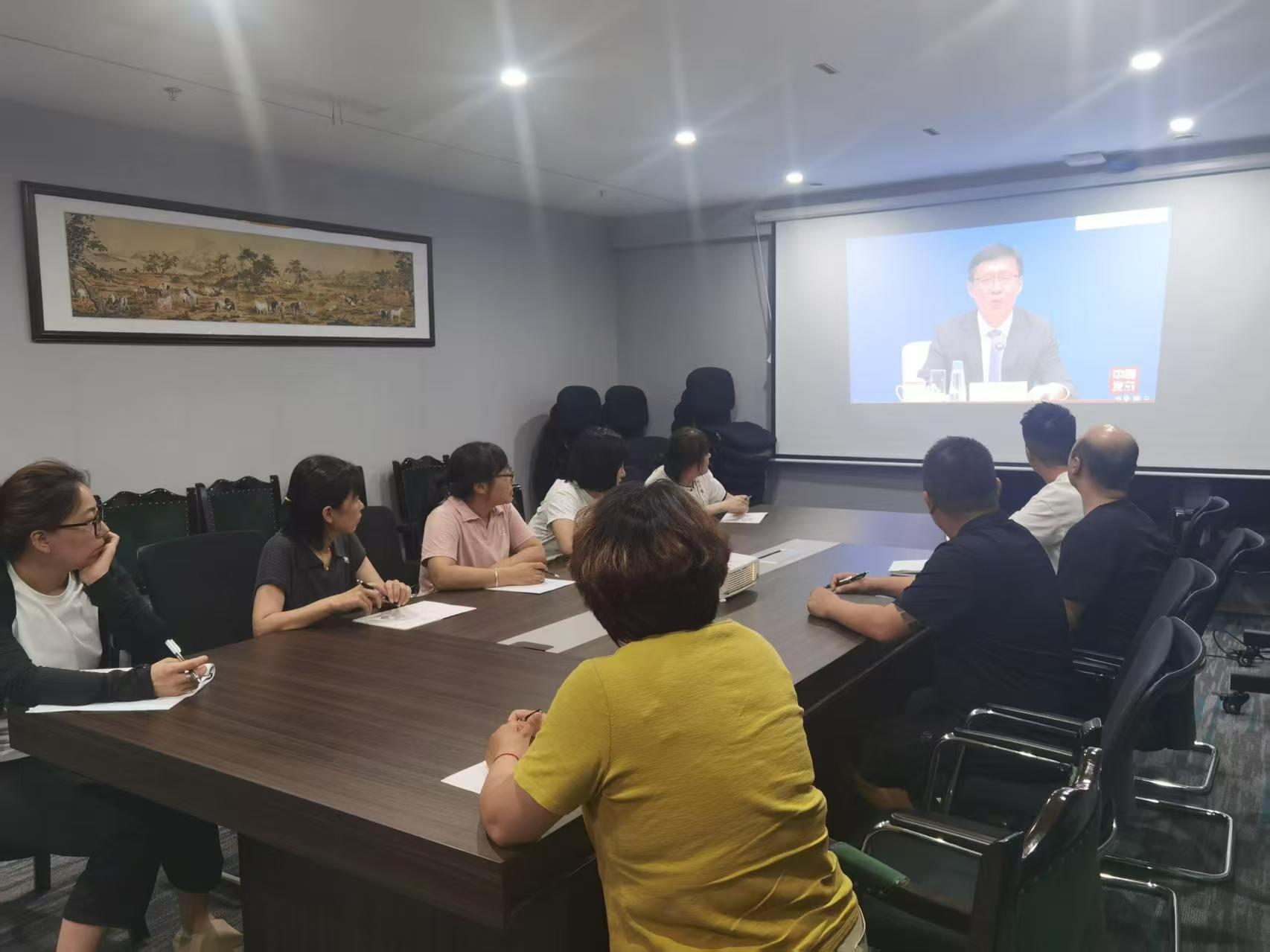 银地联合组织集中收看 “介绍完善自然资源资产管理制度体系有关情况”新闻发布会(图2) 银地联合组织集中收看 “介绍完善自然资源资产管理制度体系有关情况”新闻发布会(图2)